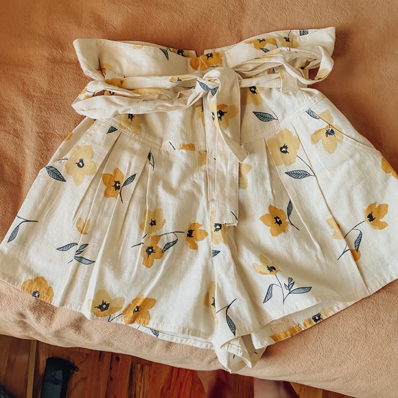 Billabong Pants - PRICE DROP! Billabong flower shorts